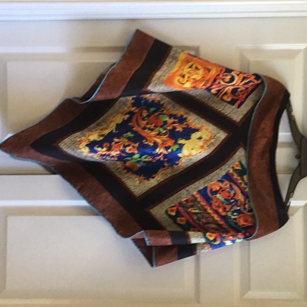 La Fiorentina lightweight delicate floral poncho